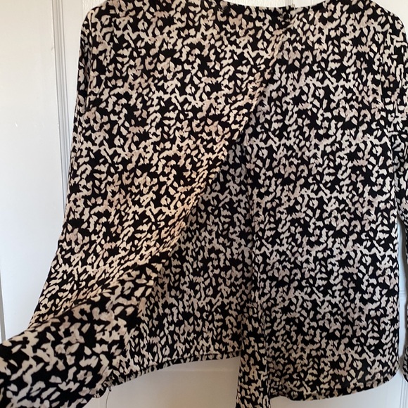 Long Sleeve open back Gentle Fawn Blouse - Picture 5 of 8